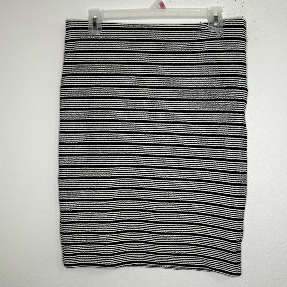 nwt LOFT black and white striped stretchy pencil skirt